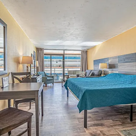 Landmark Resort 714 - Massive Indoor & Outdoor Pools And Lazy Rivers! Sleeps 4!